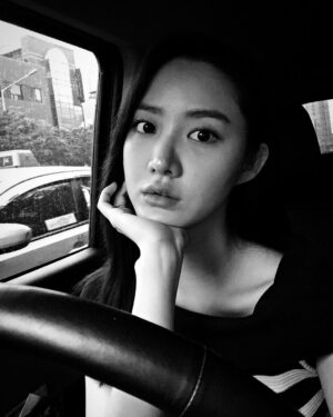 Han Geu-ru Instagram - 비가 주루룩주루룩😶🌂 배고프다