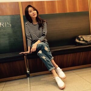 Han Geu-ru Instagram - #샵 끝나고 #대기중.
오늘도 행복한 하루가 되길😊
#날씨좋다
#놀러가고시프다