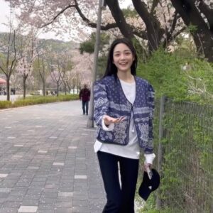 Han Jae-in Instagram - 꽃비 다 내리기 전에 🌸