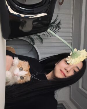 Han Jae-in Instagram - 몰라몰라파이팅🍓🤍