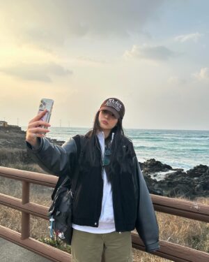 Han Jae-in Instagram - 오랜만에 간 제주는 추웠고 낭만 있었고 사랑이 넘쳤고 시끄러웠고 배불렀고 마지막은 우리가좍!!!🐭