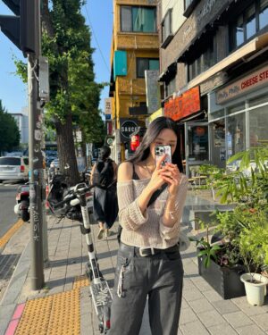 Han Jae-in Instagram - 빙글빙글 돌아가는💭🤍