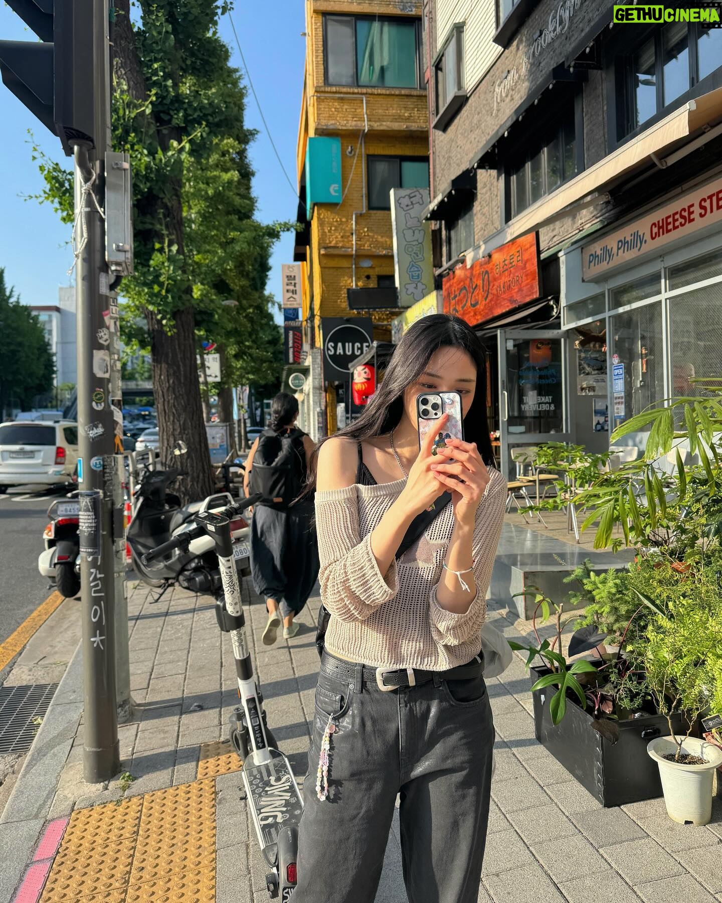 Han Jae-in - 9K Likes - 빙글빙글 돌아가는💭🤍