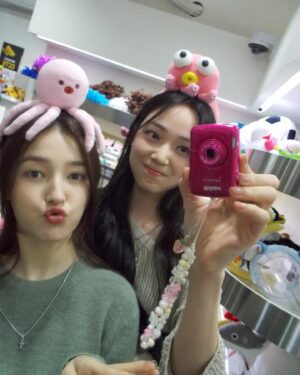 Han Jae-in Instagram - 빙글빙글 돌아가는💭🤍