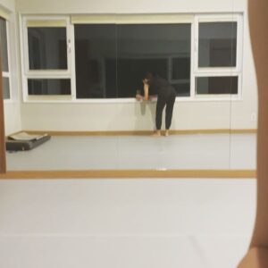 Han Yeri Instagram - 오밤중 즉흥. 춤을 출 결심.