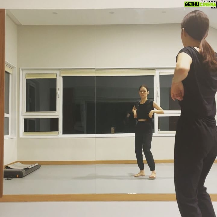 Han Yeri - 8K Likes - 오밤중 즉흥. 춤을 출 결심.