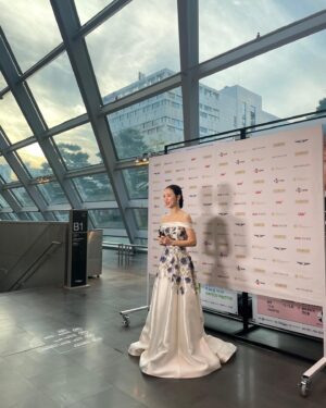 Han Yeri Instagram - 💜🎬🌊 #부산국제영화제#부산국제영화제개막식#28thBIFF#BIFF