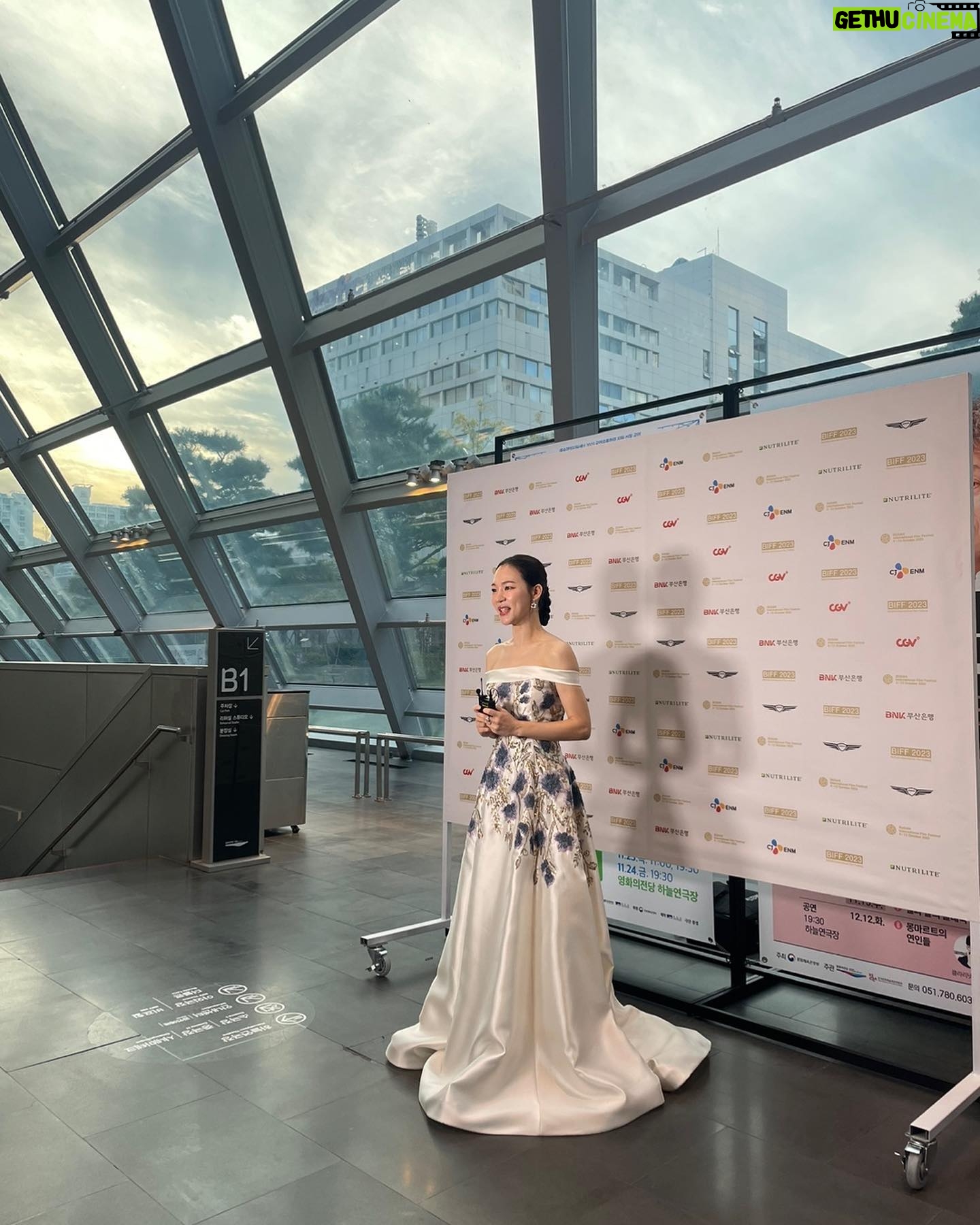 Han Yeri - 5.4K Likes - 💜🎬🌊 #부산국제영화제#부산국제영화제개막식#28thBIFF#BIFF