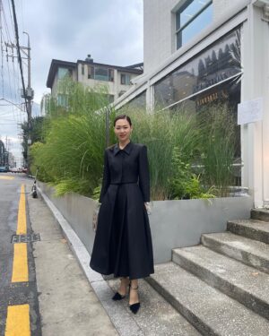Han Yeri Instagram - 치열하고 즐거웠던 시절을 함께한 소중한 사람들. #siwff2022#예리한순간들#서울국제여성영화제