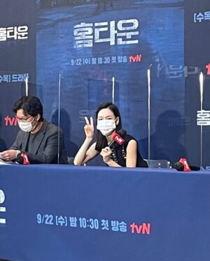 Han Yeri Instagram - 오랜만에 힘줘서 신난 사람. 
좋은 추석 보내시고, 22일 밤 10:30분에 만나요~ 홈타운 화이팅!!!