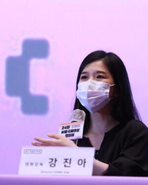 Han Yeri Instagram - 치열하고 즐거웠던 시절을 함께한 소중한 사람들. #siwff2022#예리한순간들#서울국제여성영화제
