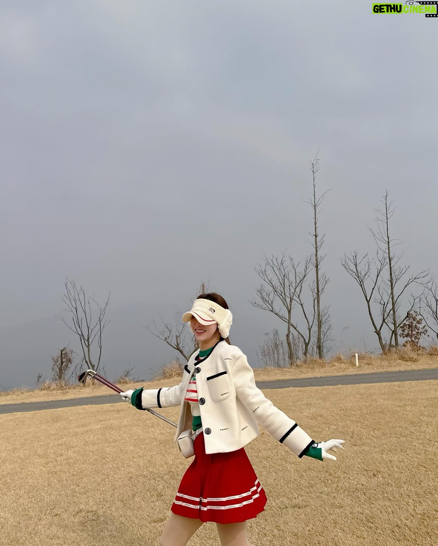 Han Bo-reum Instagram - 영은이랑 @0_silve_ 치니까 골프가 늘고있다⛳️