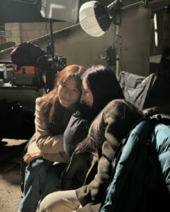 Han Chae-a Instagram - 하늘언니랑.🖤현장 📷 이따봐요 #멱살한번잡힙시다 정원 윤영