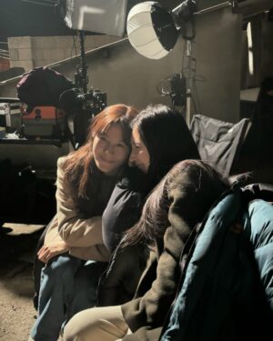 Han Chae-a Instagram - 하늘언니랑.🖤현장 📷
이따봐요 #멱살한번잡힙시다  정원 윤영