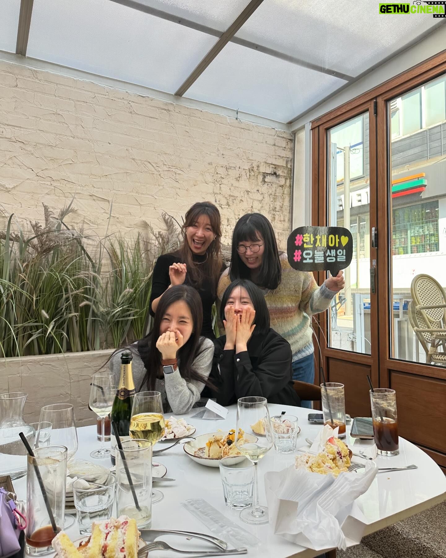 Han Chae-a Instagram - 축하해 주신 모든 분들 감사합니다🙏🏻 #유난 ㅋㅋㅋㅋㅋ @yoon_kyoung_cha @leeseonyoung96 @bh7433