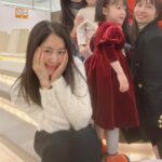 Han Chae-a Instagram - 엄마들도 오늘 많이 신이남 🎄♥️ (feat. 아이들 갑자기 등장) @won_lovemindal @jmin.park @doubleu____jy @youjang2 내 육아 동지들 많이 사랑해♥️♥️