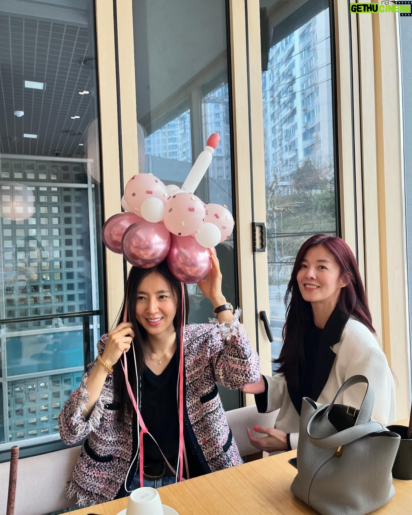 Han Chae-a Instagram - 나 많이 신났져🖤🖤 @irenejunyuny @ssung916 @bh7433 @hanguru0529