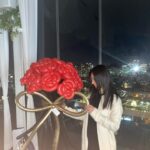 Han Chae-a Instagram - 어제의해방촌 🎂🍩🎄🎁