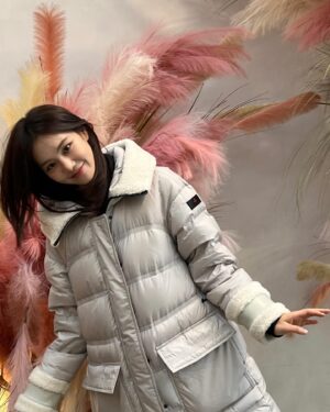Han Ji-eun Instagram - 겨울엔 패딩❄️😎 #제품협찬 @peuterey_kr