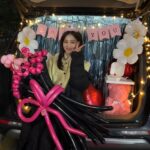 Han Ji-eun Instagram – 당신들이 있어 행복했다.
차디찹고 거센바람에 콧김이 서리는 날까지 
함께해준 모든 순간이 고마웠다. 한경팀.
……애정해💜#스터디그룹