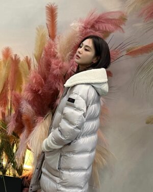 Han Ji-eun Instagram - 겨울엔 패딩❄️😎 #제품협찬 @peuterey_kr