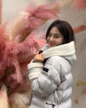Han Ji-eun Instagram - 겨울엔 패딩❄️😎 #제품협찬 @peuterey_kr