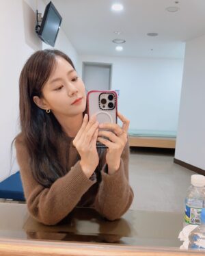 Han Seung-yeon Instagram - #이천시 #청소년진로콘서트
잘 마쳤습니다- 손이 덜덜 떨렸지만- 말은 안버버했으니 다행. 휴-
다들 열심히 행복해지자구요!!
(우리 팬들도 너무 고마워요!!!)
#너무떨려서집에가고싶었지만또해내찌