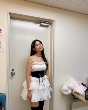Han Seung-yeon Instagram - #osaka #tokyo #seungyeon #絆 #fanmeeting