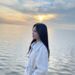 Han So-eun Instagram - 날이 좋아서 날이 좋지 않아서 날이 적당해서 모든 날이 눈부셨다.
