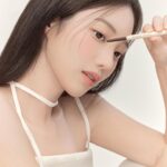 Han So-eun Instagram - ⠀ @dasique_official #데이지크#무드슬림라이너 🤍🤎🍫🍩🍪🤎🤍