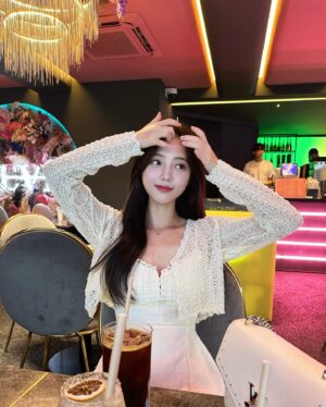Han So-eun Instagram - 🤍💛💛🤍
