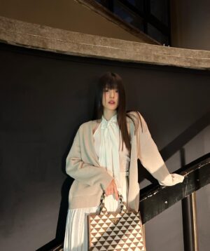 Han Sung-min Instagram - prada mode seoul 🖤

#AD #prada #pradamode @prada