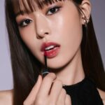 Han Sung-min Instagram - #광고 반짝이는 비디비치 틴트 글리트로 다가오는 홀리데이의 주인공이 되어보세요💄✨ #SparkyourHoliday #비디비치 #틴트글리트