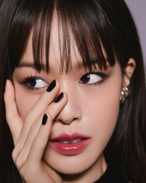 Han Sung-min Instagram - #광고
반짝이는 비디비치 틴트 글리트로 다가오는 홀리데이의 주인공이 되어보세요💄✨ 
#SparkyourHoliday #비디비치 #틴트글리트