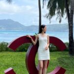 Han Sung-min Instagram - #광고 샤넬 요정 한성민의 푸켓에서의 하루🧚‍♀️ N°I de CHANEL in PHUKET🌺 #MyN1deCHANELDiary #N1DECHANEL #CHANELSKINCARE #REDCAMELLIA #레드까멜리아세럼 #샤넬안티에이징세럼 @CHANEL.BEAUTY.KOREA
