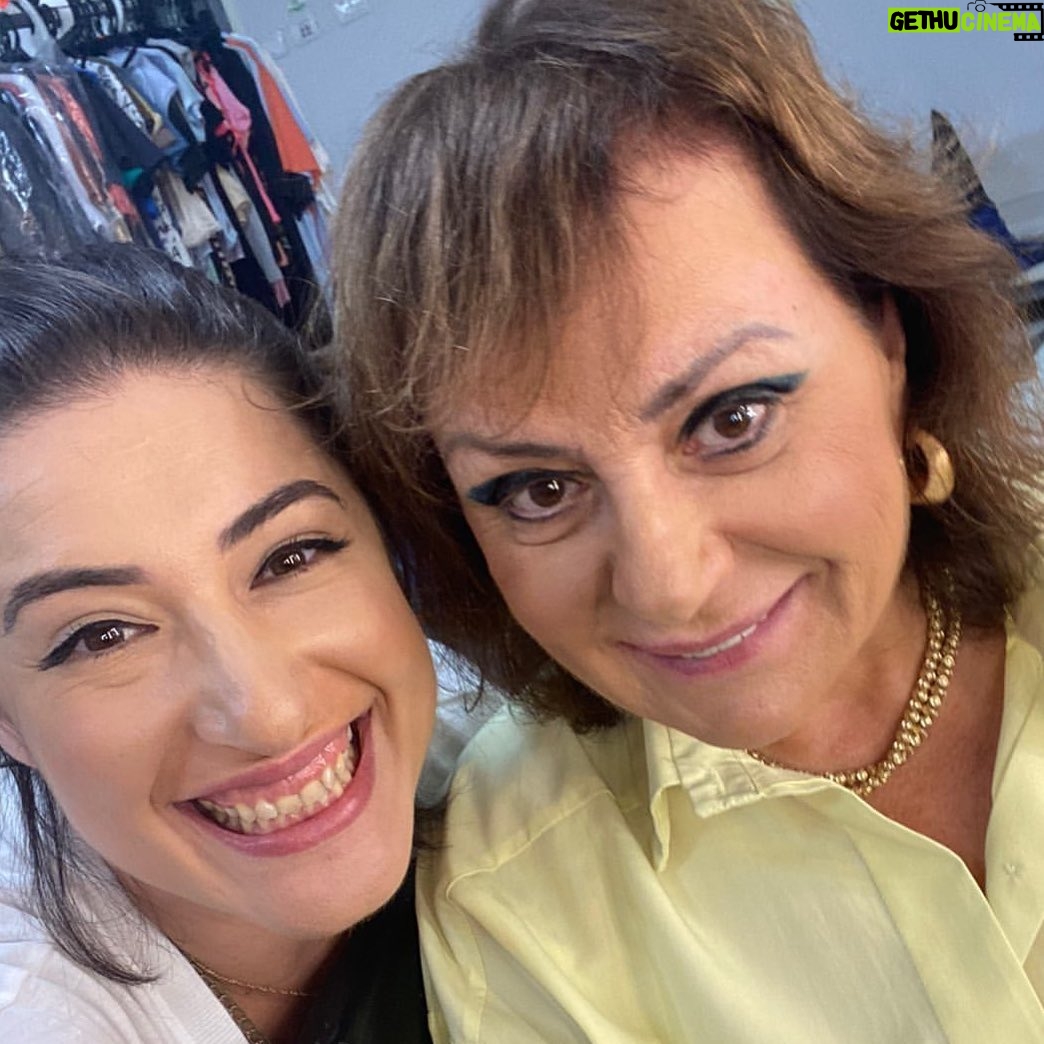 Hana Laslo - 1.3K Likes - שני קליין הנפלאה ואנוכי על הסט של ״שקשוקה״