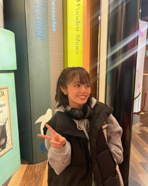 Hana Toyoshima Instagram - お仕事終わりに最寄り駅でたまたま会った友達とよみうりランド行ってきた！！楽しかった〜✌︎

明日は一日警察署長を務めます！
頑張ります✊🏻
