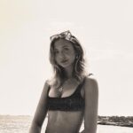 Hana Hayes Instagram - James Taylor on repeat