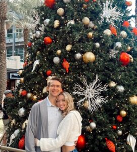 Hana Hayes Instagram - Deck the halls