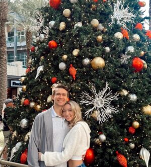 Hana Hayes Instagram - Deck the halls