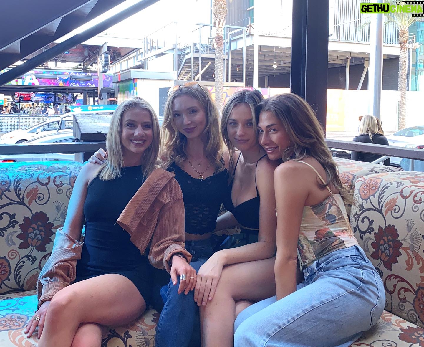Hana Hayes Instagram - Girls day celebrating @nicoledec_ ❤️