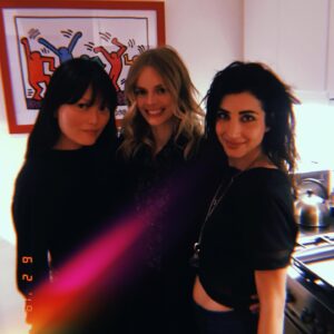 Hana Mae Lee Instagram - About last night. With these hot babes 💞