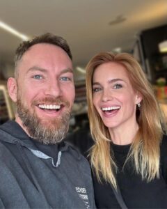 Hana Vagnerová Instagram - Hair emergency🙏❤️❤️❤️❤️