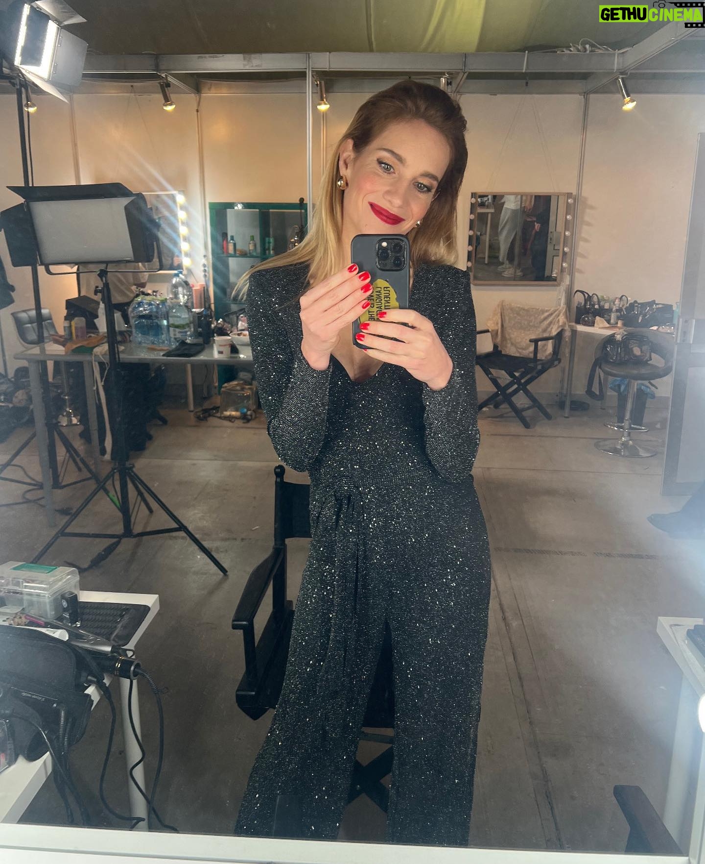 Hana Vagnerová - 4.2K Likes - Takove normalni pondeli s @petranesvacilova ❤️❤️❤️
🎬🎬🎬