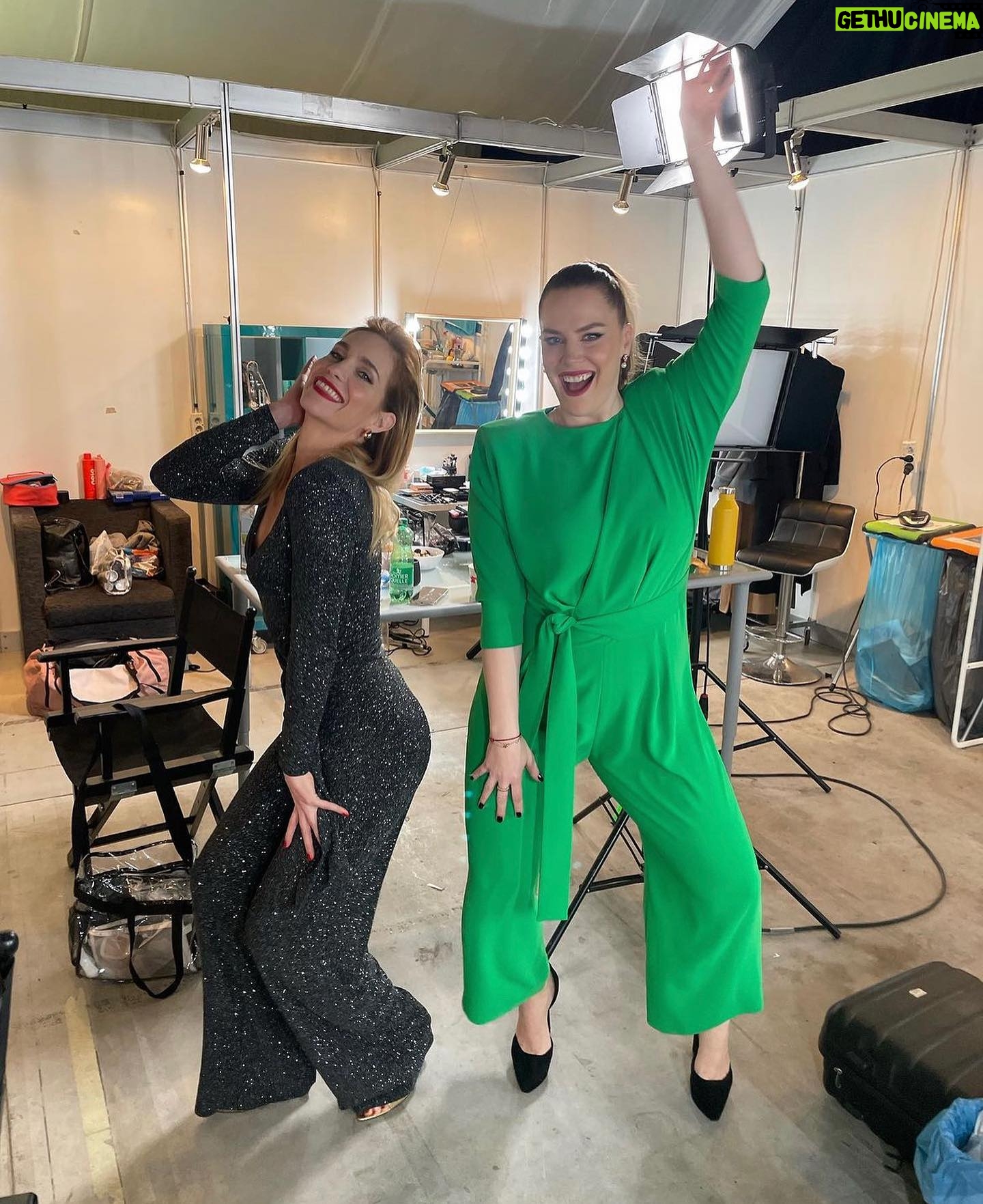 Hana Vagnerová - 4.2K Likes - Takove normalni pondeli s @petranesvacilova ❤️❤️❤️
🎬🎬🎬