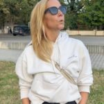Hana Vagnerová Instagram - Cinema by Vagnerova/Dufek Aneb cele dny lezim na divanu Music by vytah!!!! Prihlaste se k nam do kurzu na @trampolinypraha a budete nuceni tocit podobne bijaky!!!! Vic info take na www.trampolinypraha.cz Uvidime se v Tyrsove dome na Ujezde v Sokole Kampa💪🖤