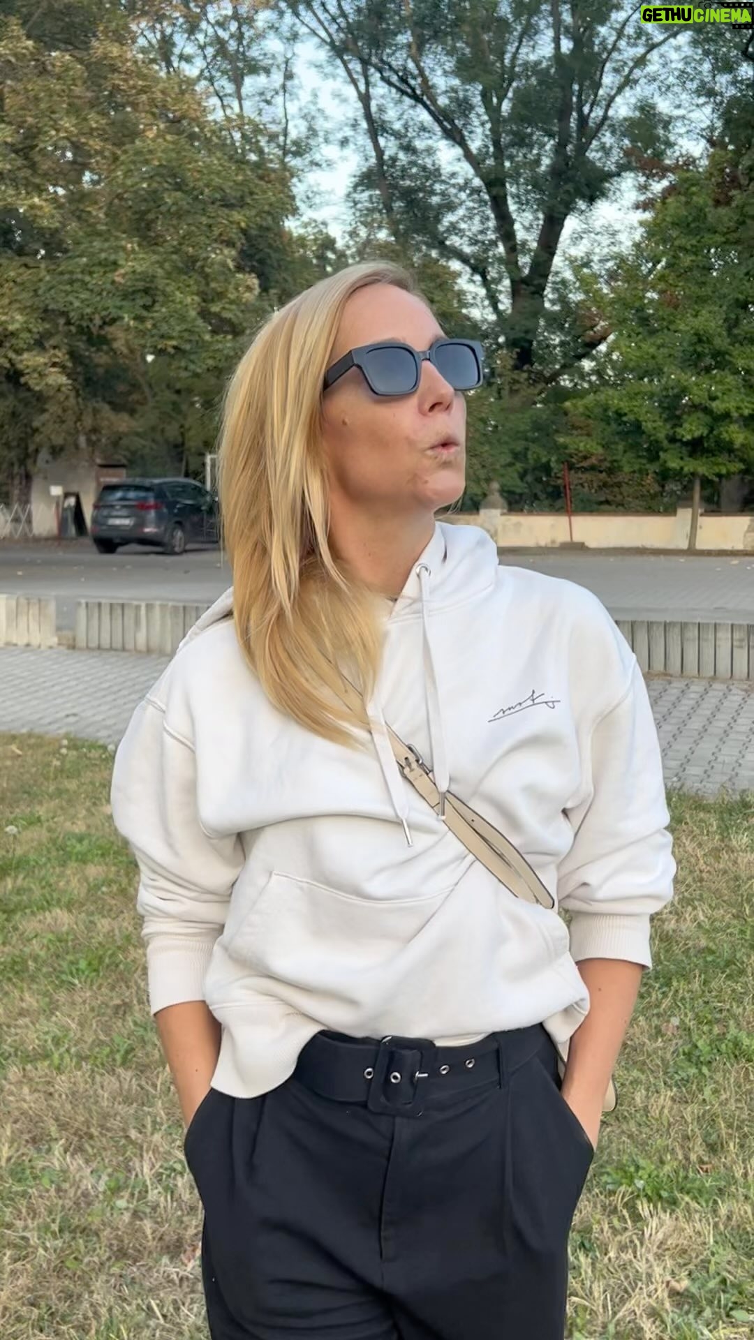 Hana Vagnerová - 3.7K Likes - Cinema by Vagnerova/Dufek
Aneb cele dny lezim na divanu
Music by vytah!!!!
Prihlaste se k nam do kurzu na @trampolinypraha a budete nuceni tocit podobne bijaky!!!!
Vic info take na www.trampolinypraha.cz
Uvidime se v Tyrsove dome na Ujezde v Sokole Kampa💪🖤