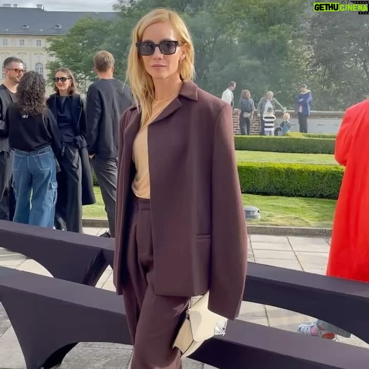 Hana Vagnerová Instagram - Congratulations @jansociete and @boriskral 🖤🖤🖤 #fashion #design #creativity #friends #elegance #glamour #chic #beauty #energy #classy #lovemylife