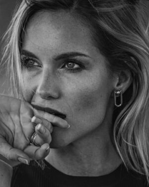 Hana Vagnerová Instagram - Today is my birthday❤️
And life is a pure rock & and roll! 
Just the way I like it
Every day I feel so lucky to have so many amazing inspiring and incredible people in my life. And so so so much love❤️
Thank you if you are (even a little) part of it❤️
Wish you all great day❤️
Love you
📸 by @marcomelfiphoto ❤️