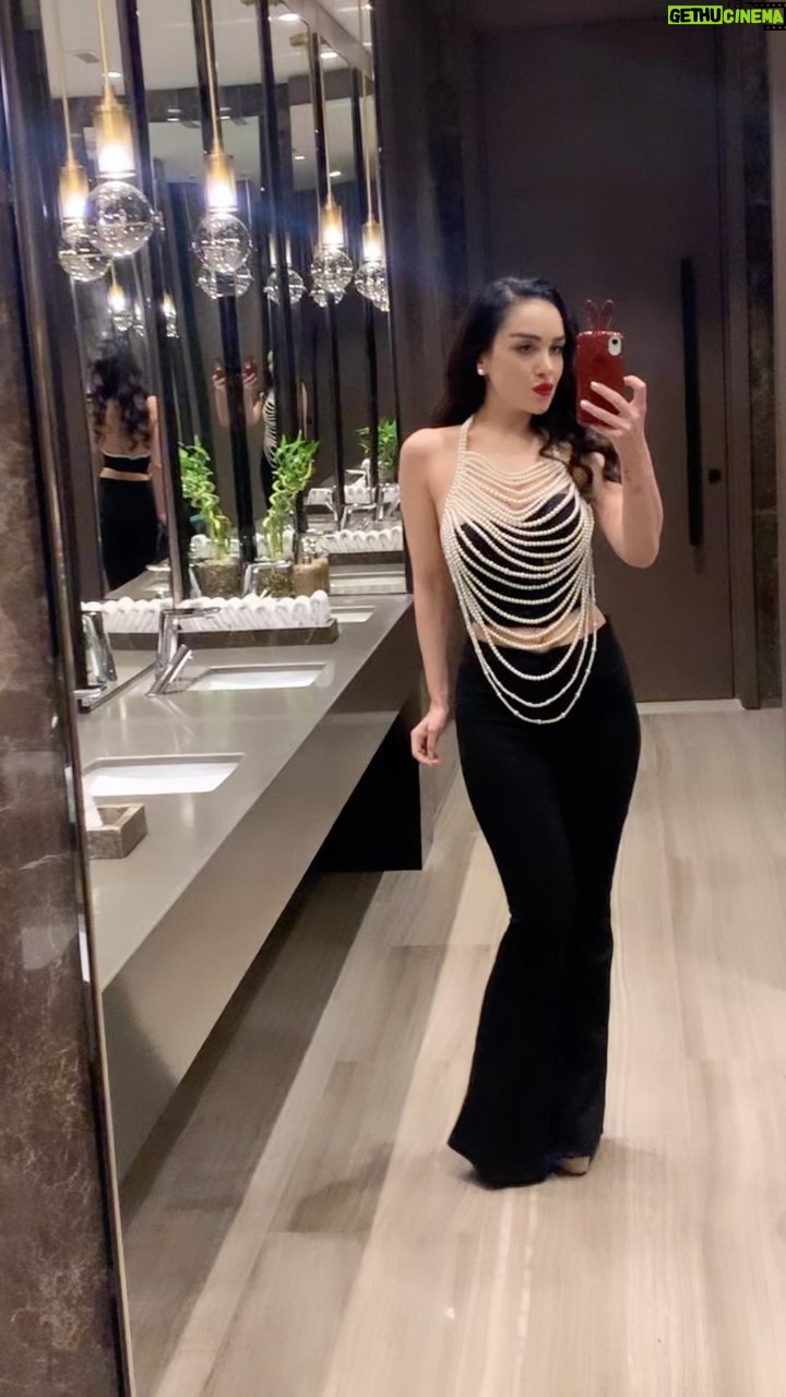 Hande Kaptan - 2K Likes - benim cv 🥂
.
hmmm kamu yönetimi, bilkent tiyatro, üzerine amerika. peki kendinizi kısaca tanıtır mısınız?
.
.
.
.
.
#sexandthecity #samantha #actress #fashion #style #ootd #pearl #film #movie #istanbul #reels #instareels #explore #kesfet